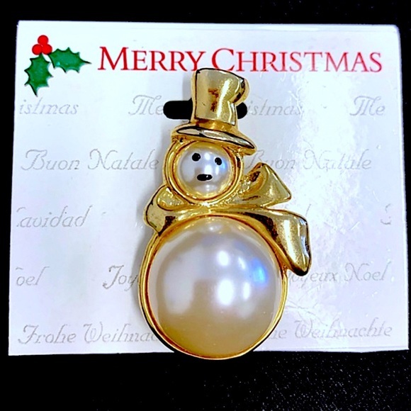Jewelry - SNOWMAN PIN NWT
